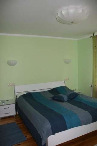 Дома для отпуска Guest House Sergey Колашин Дом с 4 спальнями-101