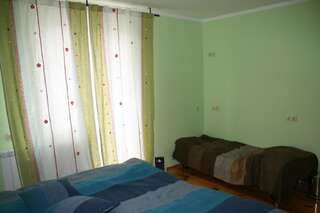 Дома для отпуска Guest House Sergey Колашин Дом с 4 спальнями-102
