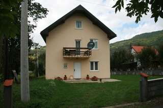 Дома для отпуска Guest House Sergey Колашин Дом с 4 спальнями-173