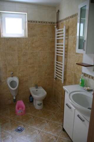 Дома для отпуска Guest House Sergey Колашин Дом с 4 спальнями-96
